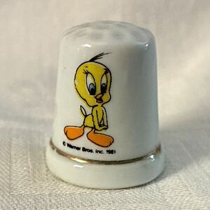 Warner Bros. Tweety Bird Porcelain Sewing Thimble White w/ Gold Trim 1981